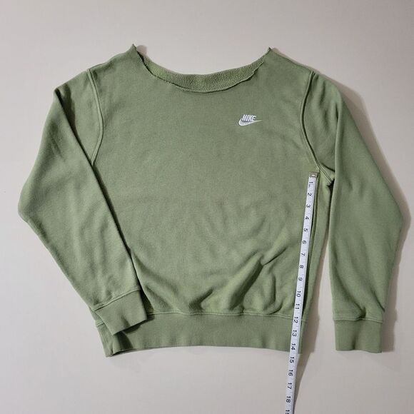 Nike Women’s Green Embroidered Long Sleeve Raw-edged Neck Sweatshirt - Picture 8 of 16